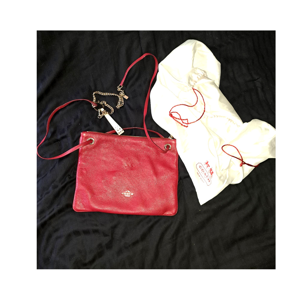 DELICIOUS Red Coach - unique and FABULOUS! Gold Chain strap - Picture 1 of 7